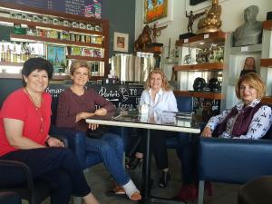 Susana Álvarez del Ana Isabel Alvarez del Castillo, Maru de la Vega y María Chamali